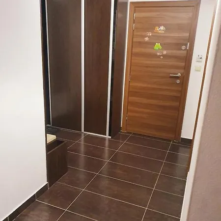 Apartment 27, Kamzik