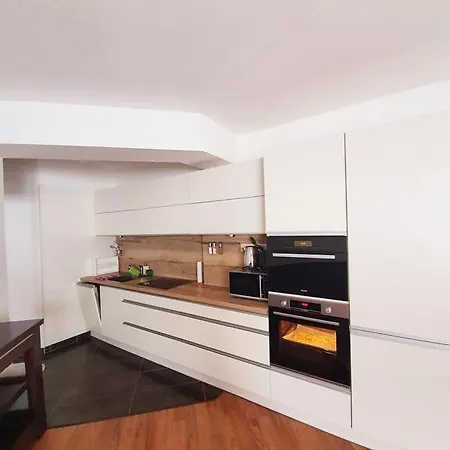 27, Kamzik Apartment *