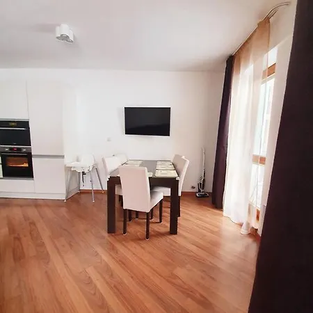 27, Kamzik Apartment *