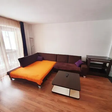 Apartment 27, Kamzik *
