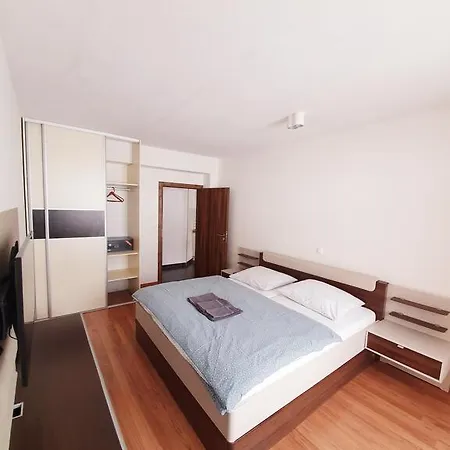 27, Kamzik Apartment *