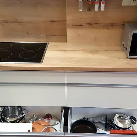27, Kamzik Apartment *