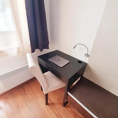 Apartment 27, Kamzik *