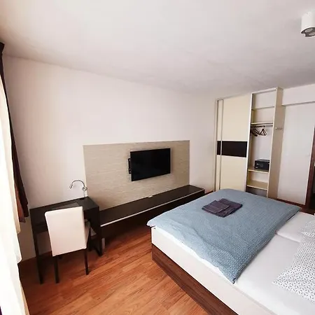 27, Kamzik Apartment