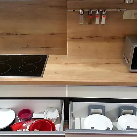 27, Kamzik Apartment *