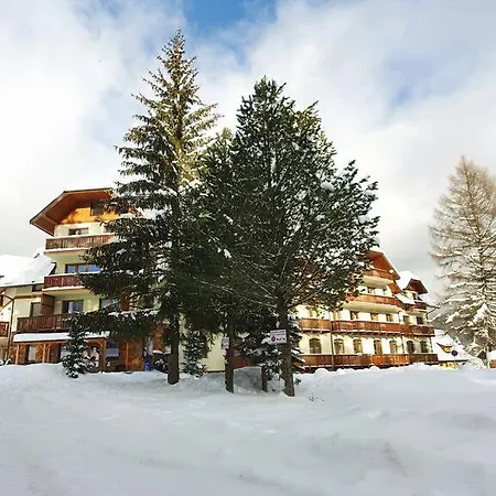 27, Kamzik Apartment *